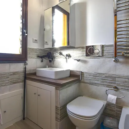 Lovely In With Wifi Holiday home